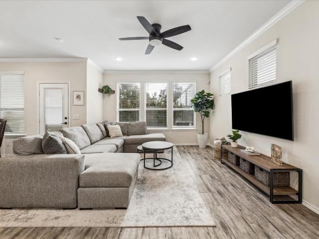 1812 Agoura Hills Drive