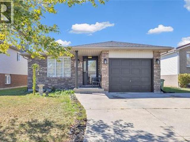 1812 Vicky Circle, Windsor, ON, N8W 5P6 house for sale | Listing ID 26015 | Royal LePage