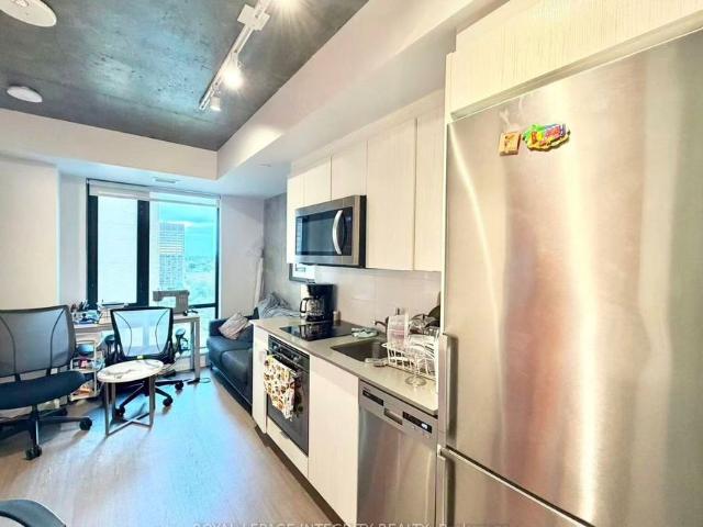 1812 105 Champagne Avenue, Ottawa