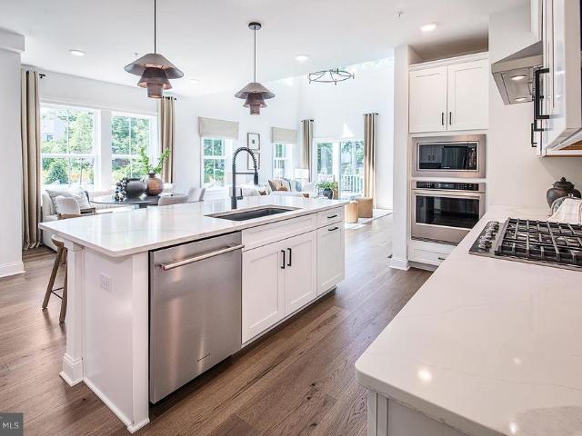 1813 Hemlock Court # 11102