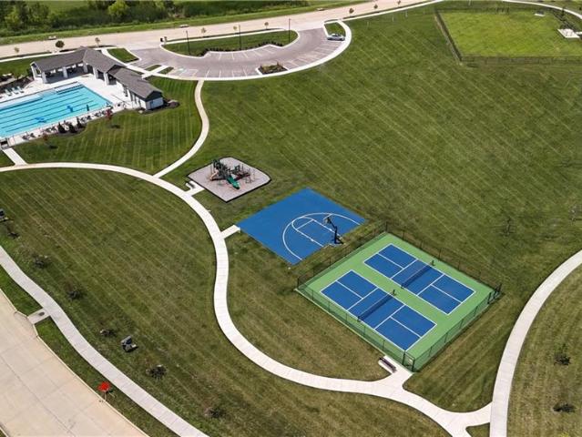 1813 SW Arbormist Dr, Lee's Summit, MO 64082 | MLS #2608