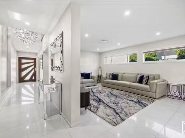 181 Langtree Crescent, Crace House for rent Listed by Alexand.
