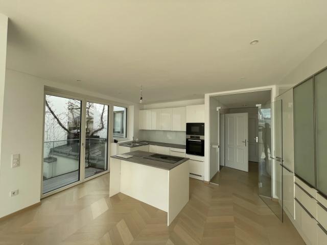 181 m² LUXURIÖSE DACHGESCHOSS WOHNUNG BALKON KLIMA EXTRA STUDIO/BÜRO 2 EINGÄNGE!