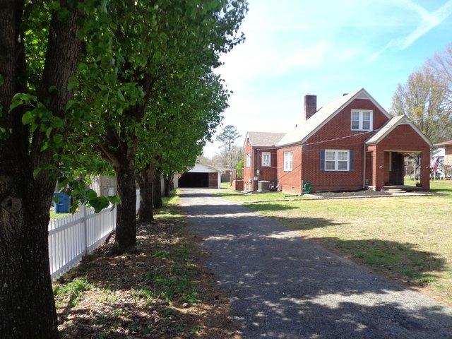 181 Washington Ave, Camden, TN 38320