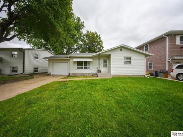 1824 Mayfair Ave, Fremont, NE 68025