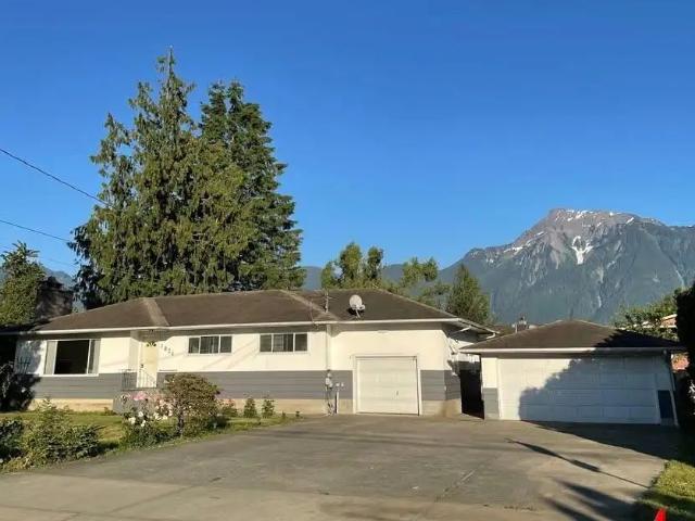 1824 AGASSIZ AVENUE, Agassiz — 3 Bedroom