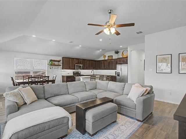1825 Agarito Drive