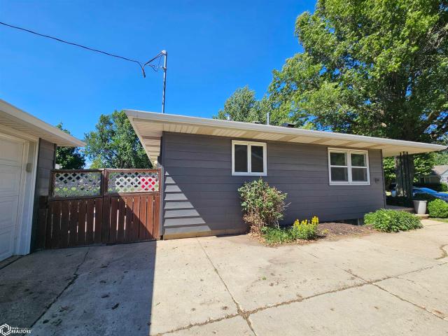 1827 Crestview Drive