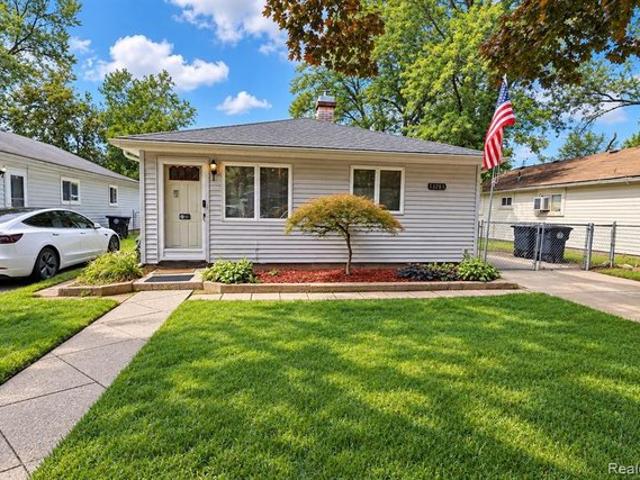 18285 Deering St, Livonia, MI 48152
