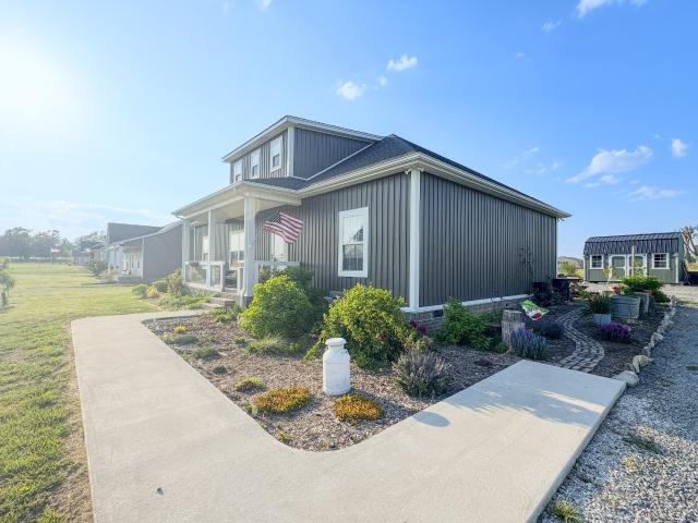 1828 Old Highway 52