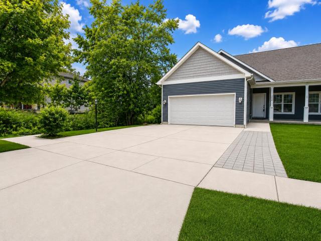 1828 S Creekside Court