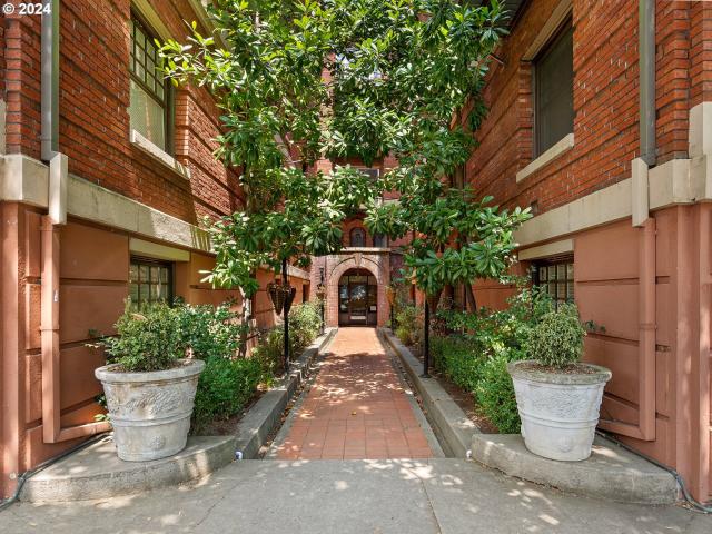 1829 NW Lovejoy St, Unit 104, Portland, OR 97209 | MLS #195912