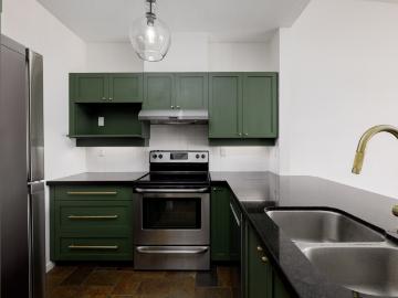 Greater Vancouver - Balcony, Swimming pool