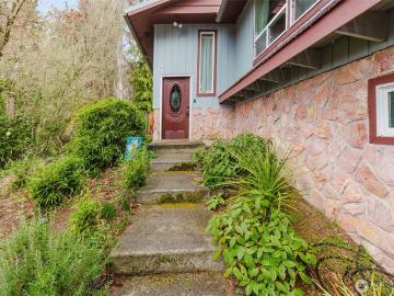 1820 Rustic Lane