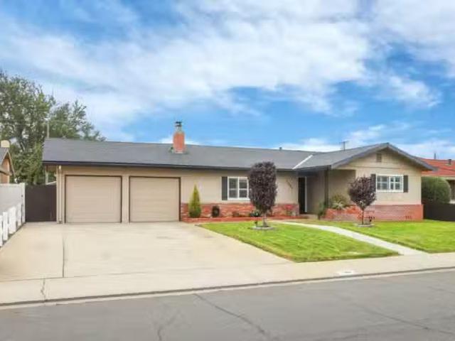 1821 MYRTLEWOOD DR, CERES, CA 95307
