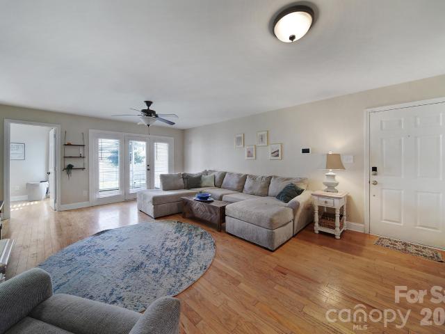 1821 Fairlawn Court