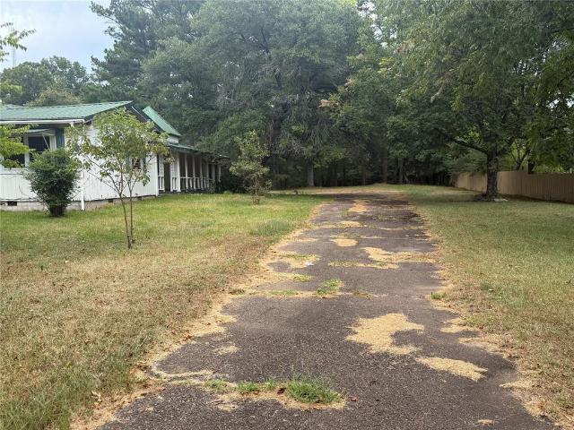 1822 N US Hwy 259 Highway