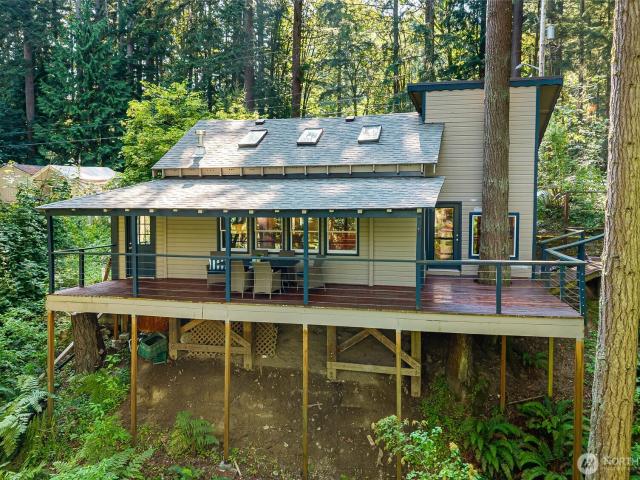 1823 Emerald Lake Way
