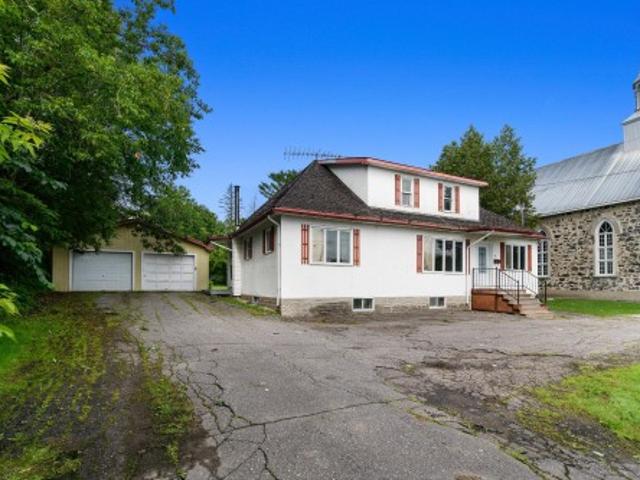 182 Ch. Des Outaouais, L'Île Du Grand Calumet, QC, J0X 1J0 house for sale | Listing ID 13926 | Royal LePage