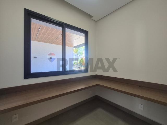182 Área Útil Casa de Condomínio Alugar, 3 Dormitórios localizado em Rua Mirabell, 385 Royal Garden Parque Brasil 500, Paulínia, São Paulo, 13141100 | Brasil