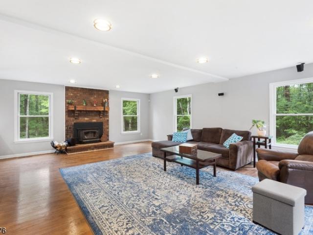 182 Lake Rd
