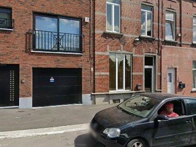182 m2 apartment for rent in Charleroi