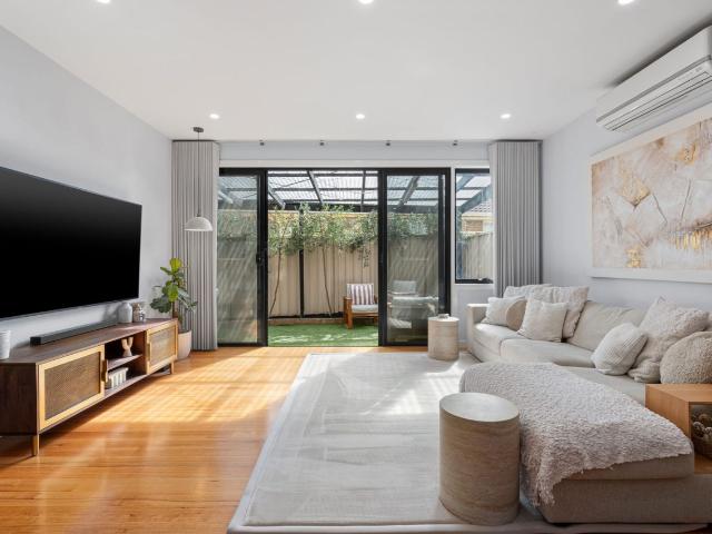 182 Mill Park Drive Mill Park, VIC 3082