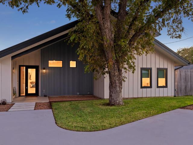 1836 Bluebonnet Ln