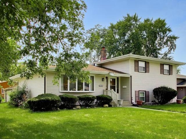 1838 Bluebird Ln, Munster, IN 46321