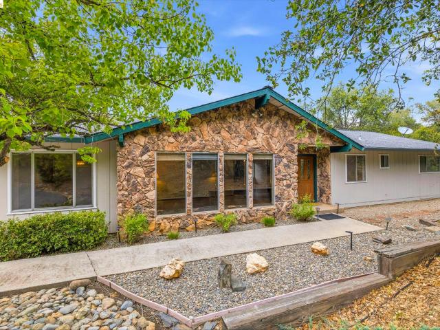 18320 Avenida Bonita