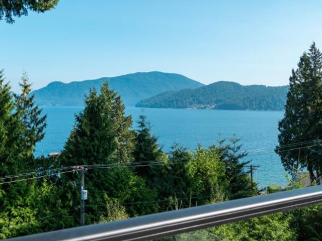 1832 North Road, Gibsons, BC, V0N 1V1 house for sale | Listing ID R3050 | Royal LePage