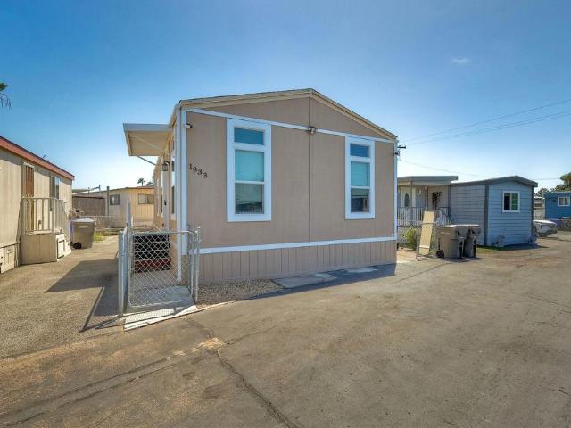1833 Cindy St