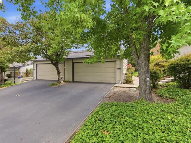 1833 Holland Dr
