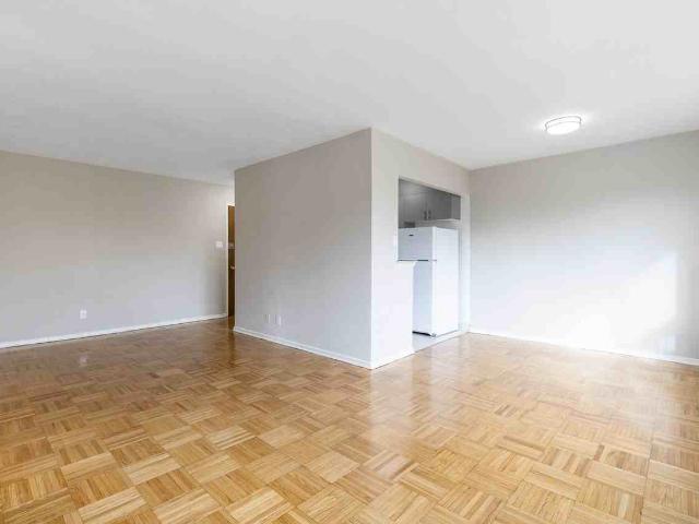 183 Berry Road 2 Bedroom Apartment for Rent at 183 Berry Rd, Toronto, ON M8Y 1W9 Stonegate Queensway