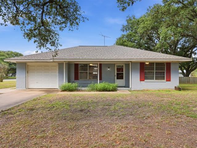 1845 7th St, Hempstead, TX 77445
