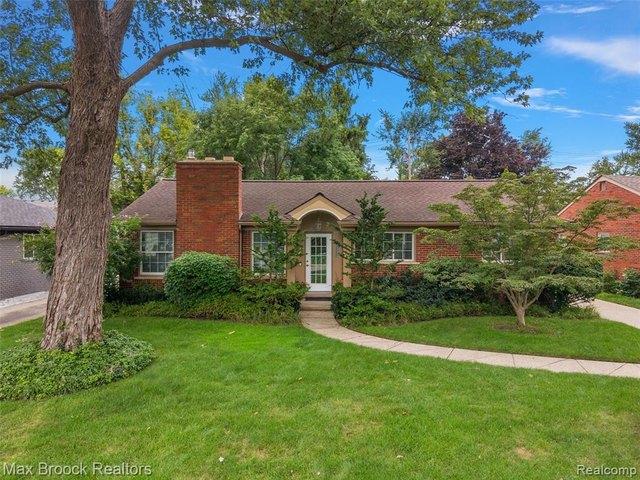 18408 Beverly Rd, Beverly Hills, MI 48025