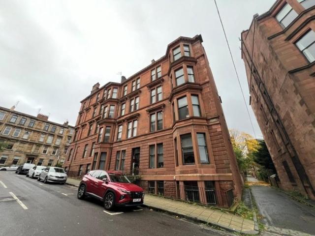 1841, 14 Vinicombe Street, North Kelvinside, Glasgow, G12 8BG, United Kingdom | 3 bed apartment for rent #135552324 | Rentberry