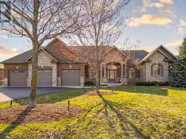 1842 Meadowview Court, Severn Marchmont, ON, L3V 0V6 house.