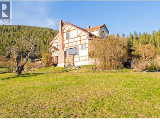 1843 Mclaren Street, Creston, BC, V0B 1G5 house for sale | Listing ID 10376 | Royal LePage