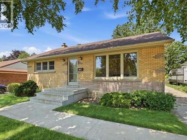 184 Murdock Avenue, Waterloo, ON, N2J 2M5 house for sale | Listing ID 40851 | Royal LePage