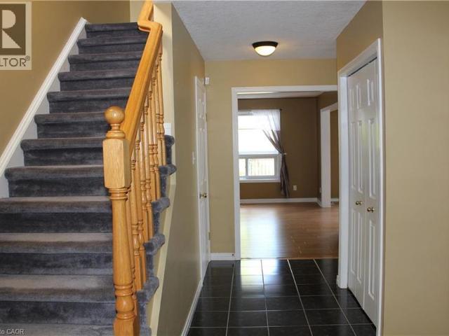184 NORTHAMPTON Crescent Unit# B, Waterloo, Ontario, N2T2M5