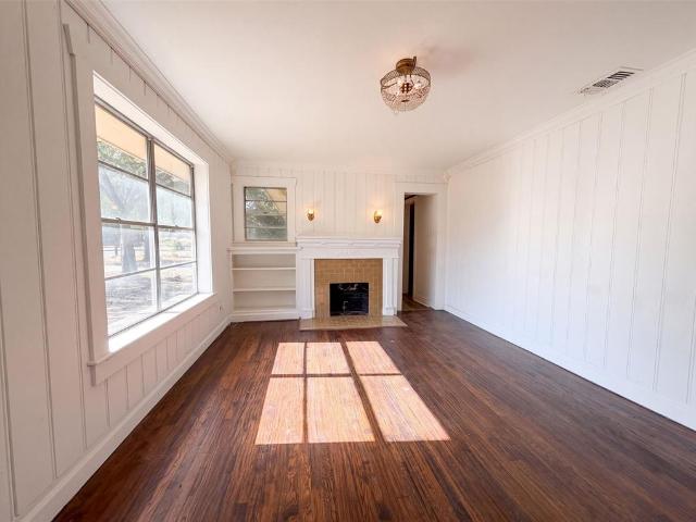 1856 Carl Street