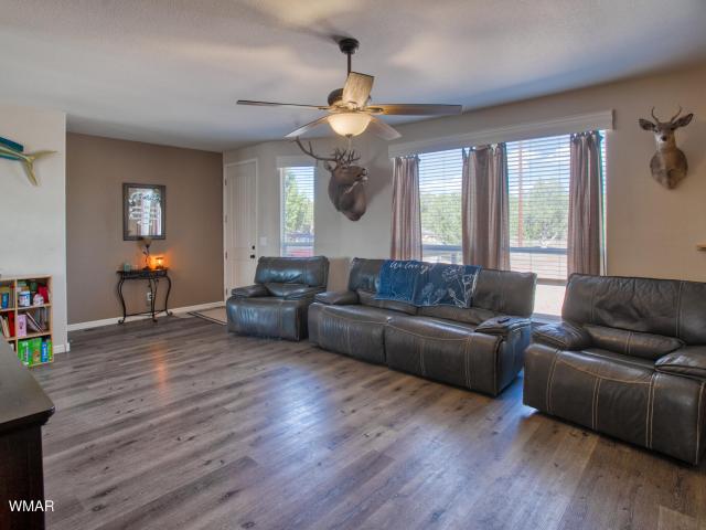 1856 woodside Trail