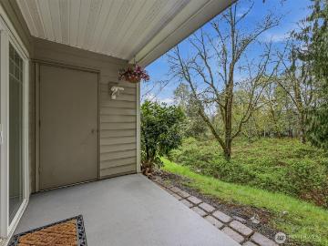 18501 SE Newport Way, Unit H136, Issaquah, WA 98027 | MLS #2519