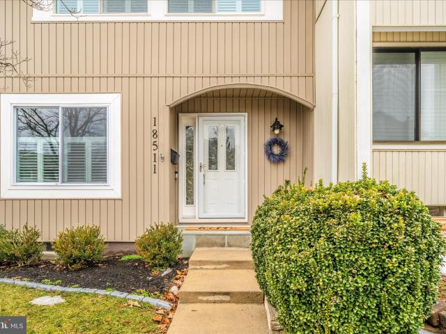 18511 Eagles Roost Dr, Germantown, MD 20874 | MLS #MDMC2232