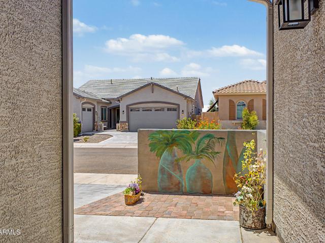 18514 w thistle landing drive