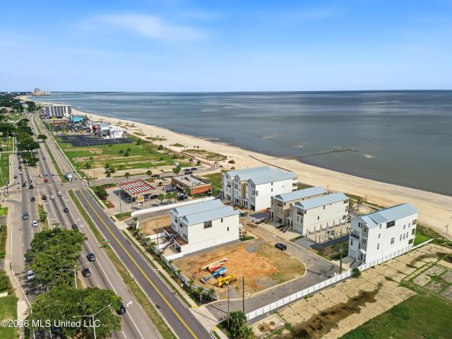 1852 Cristiano Boulevard