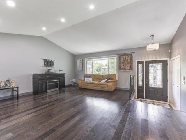 1852 Crossglen Court, Kelowna, BC, V1V 1S4 house for sale | Listing ID 10401 | Royal LePage