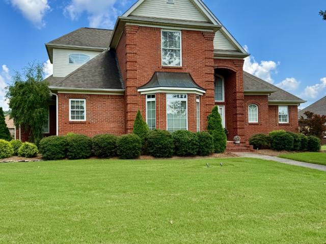 1852 Fairway Dr