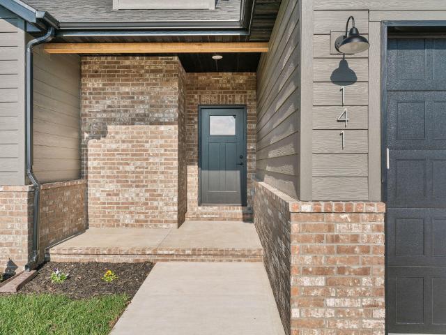 185 E Clayton Lane